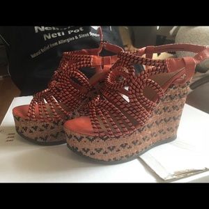 Mossimo platform sandals orange & black, so cute!!